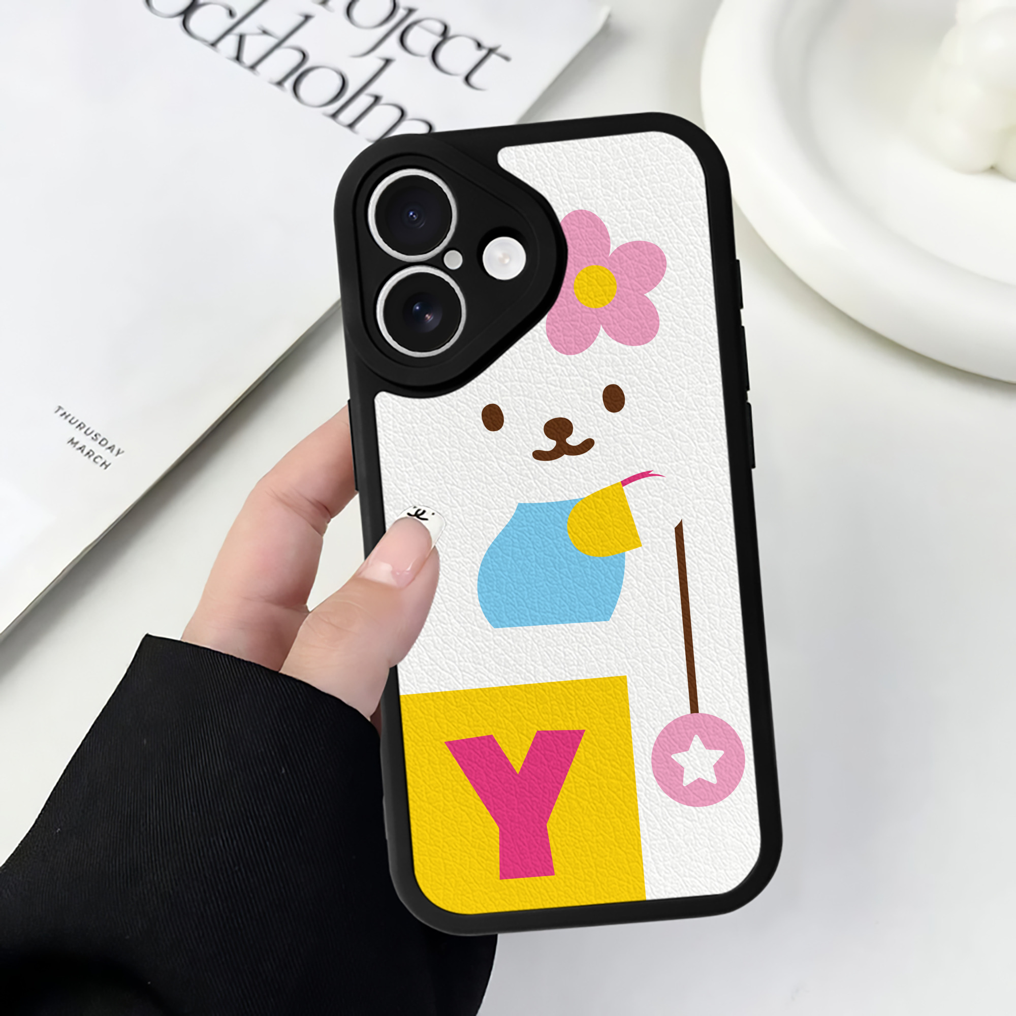 （画像用） Hello Kitty ハローキティ 【iPhone 16シリーズ対応】シリコンスマホケース（レザー調） 材質：シリコン